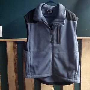 Like new red lodge XL vest with zippy tot pockets 😁